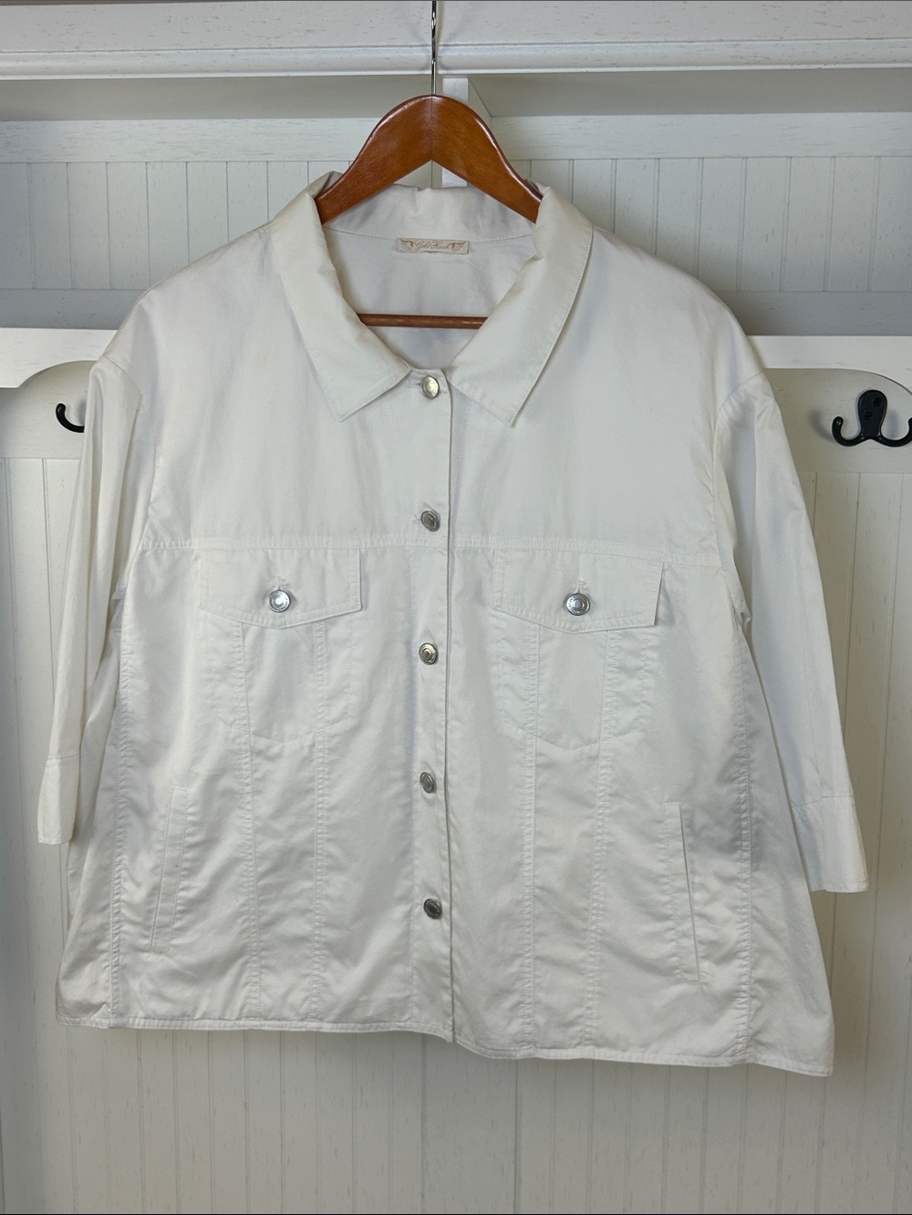 Gold Hawk White Cotton Poplin Ruffle Back Oversized Jacket